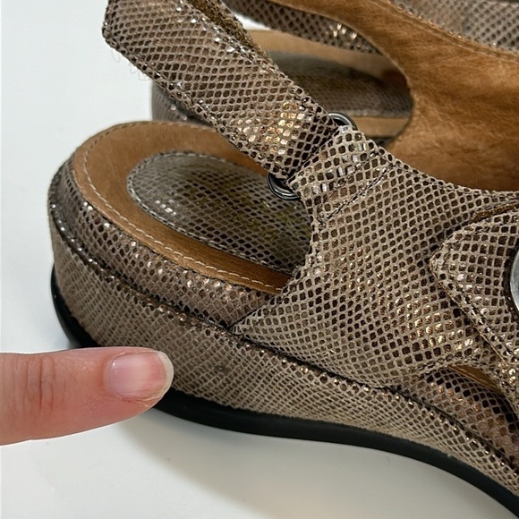 Clarks Tiffani Aldora Embossed Leather Sandals Size 8 - Picture 16 of 16